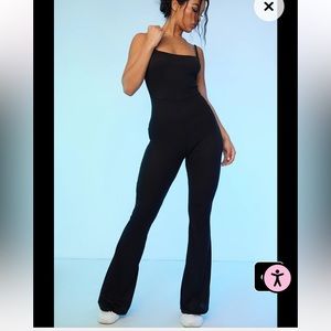 Pretty LittleThing- ribbed strappy square neck jumpsuit (black)